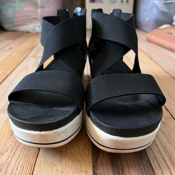 Time and Tru Women's Black Sandals - Picture 5 of 5